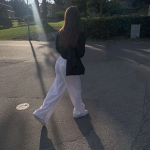 Linnebyxor - Säljer mina nästintill oanvända linnebyxor då dem inte kommer till användning, nypris: 500-600kr (kommer inte ihåg), inga defekter alls💗