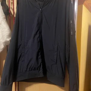 Vårjacka  - Säljer en vårjacka 