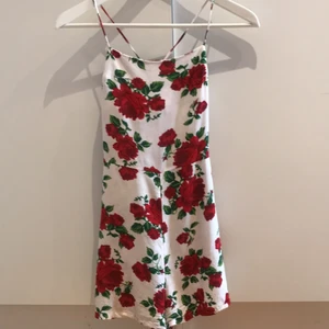 Jump suit - Sälj eftersom den är för liten. Inte så använd.