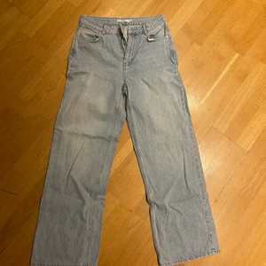 Raka blåa jeans NAKD - Raka blåa jeans