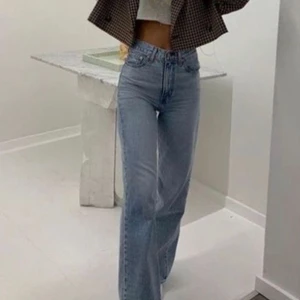 Mango jeans - Säljer min absolut skönaste jeans då de blivit för små. Dom är från mango köpta för ca 1 år sedan, straight mid/high Rise. Köpta för 499kr tar bud från 200kr❤️‍🔥❤️‍🔥 storleken är 32 men skulle säga att det snarare är stl 34❣️❣️