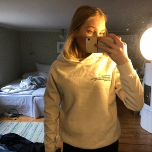 New yorker  st xss  - Inte använd alls pga inte min stil, annars  super skön kräm vit ungefär i färgen och rätt så stretchig 