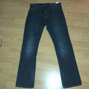 lådmidjade jeans - feta jeans i storlek 30, köparen står för frakt💚