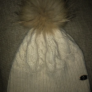 Äkta päls mössa  - Sitter jättebra, är ganska ny också