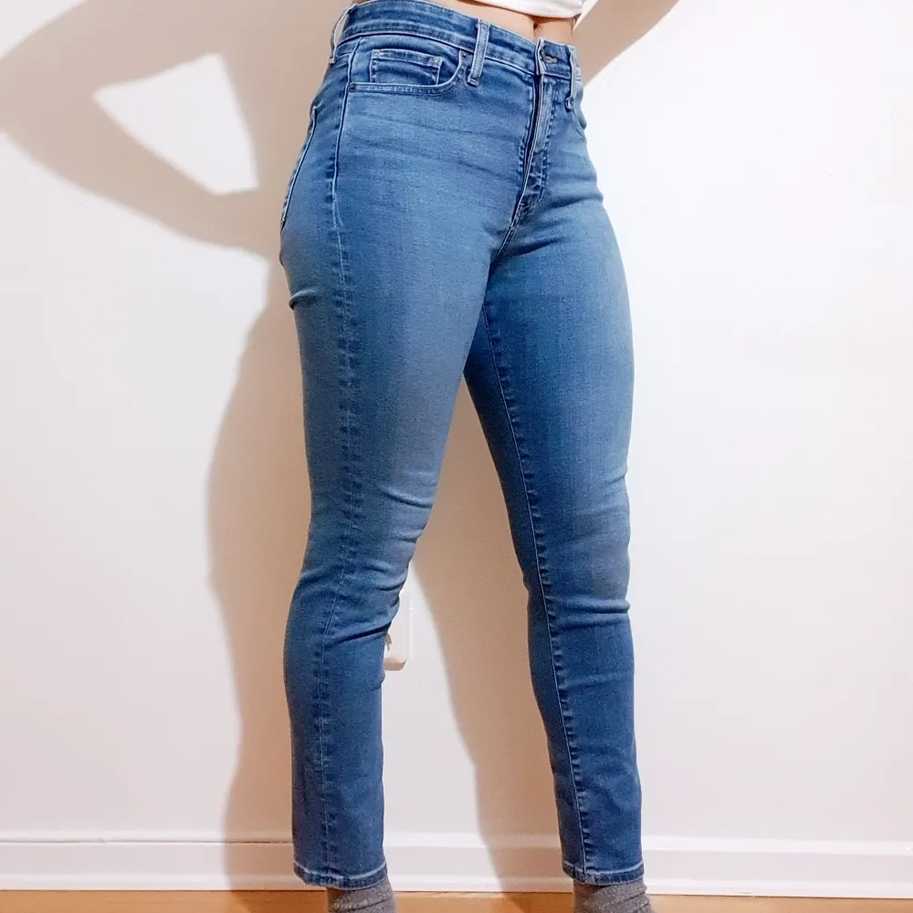 UNIQLO slimfit jeans storlek 26. Stretchigt material och fin passform.. Jeans & Byxor.
