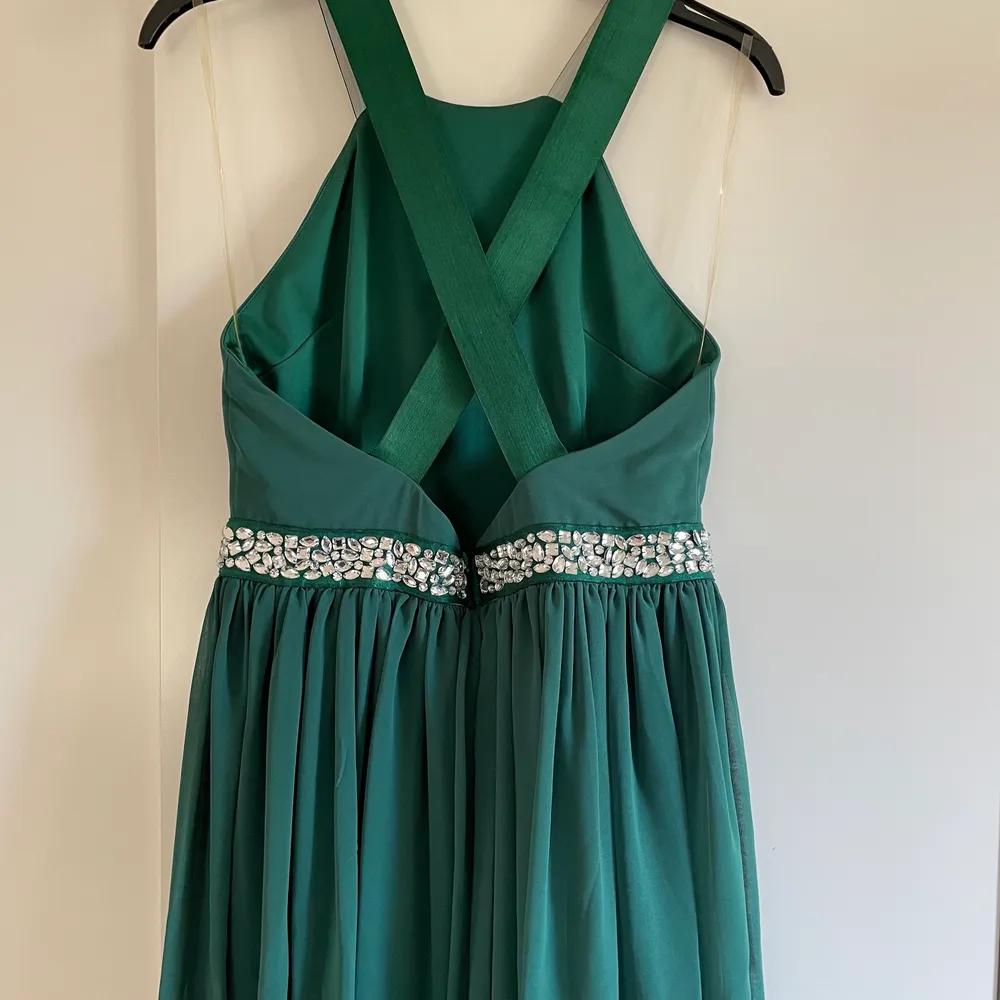 Superfin mörkgrön balklänning från bubbleroom. Klänningen är i fint skick och passar dig som är 170 eller kortare om du vill att klänningen går till marken😊 . Klänningar.