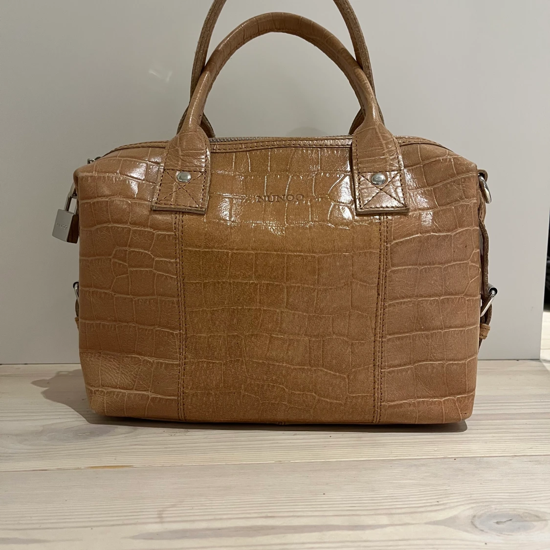 Nunoo Bobby croco handväska