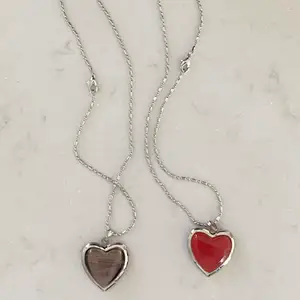 Halsband i form av hjärtan som går att öppna, och ha en bild/sten eller liknande att bära med! 75kr/st med 12kr frakt 💋 