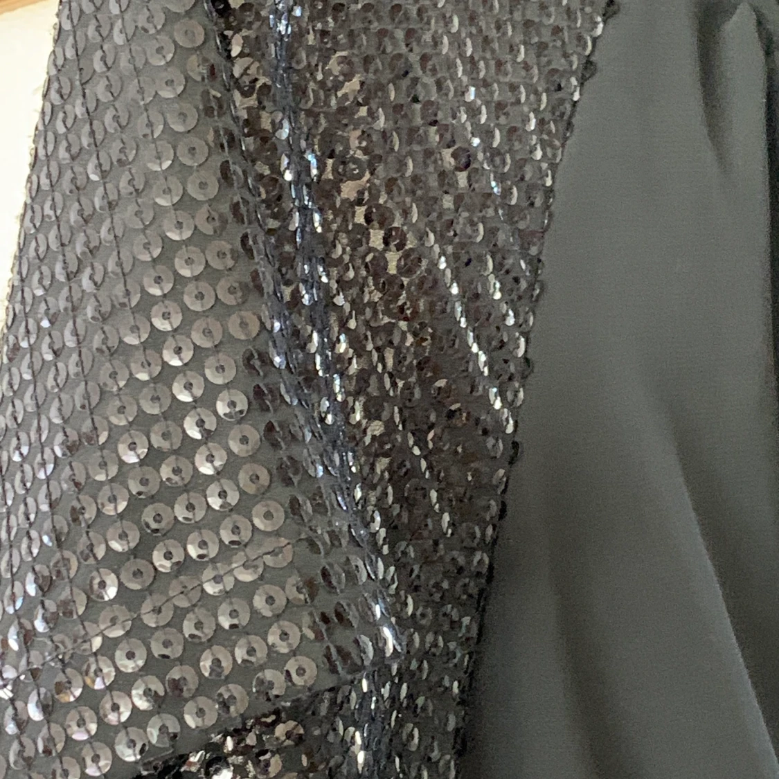 Klänning Strl L med paljetter - 90