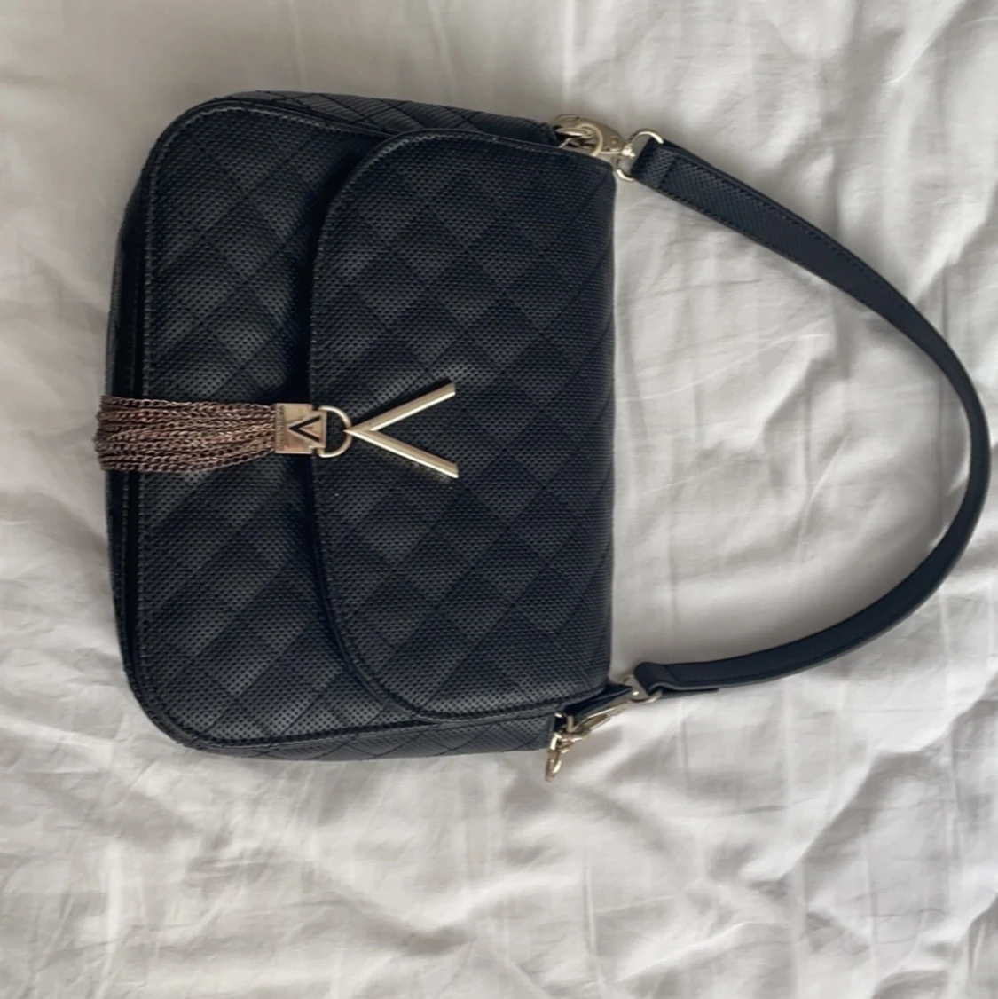 Säljer just nu denna Valentino väskan!💕