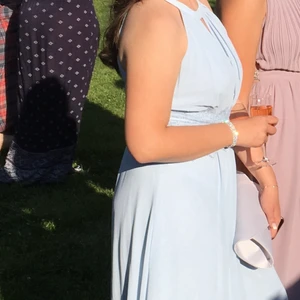 Balklänning - Säljer min gamla balklänning, endast använd 1 kväll passar perfekt på mig som är en s/m och 165