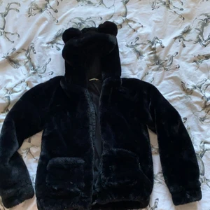 Fluffig jacka❤️⚡️ - Knappt använd,super mysigt och fluffig⚡️❤️