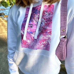 The Cool Elephant  - Säljer nu min fina hoodie från The Cool Elephant då den tyvärr börjar bli för liten. Trycket börjar blekna lite men inget man tänker på. Nypris: 600 kr! Frakt kostar 66 kr 📦 hör av er om ni har fler frågor 💞