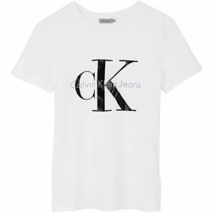”Calvin Kline T-shirt” - Nytt skick! Storlek XS (ganska lång i modellen)  90kr +frakt! 