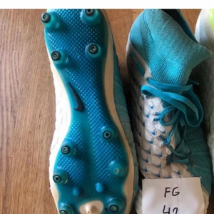 Nike Hypervenom  - Nike Hypervenom blå och vit storlek 42. Pris kan sänkas vid snabb affär