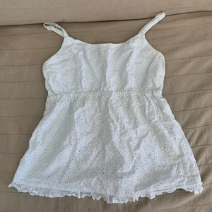 VITT LINNE - Säljer mitt vita linne från Lager 157 som tyvärr har blivit för liten