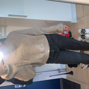 Stickad tröja - Jättefin och skön tröja, strl L på den men skulle verkligen inte säga att den är de snarare m/s 💞