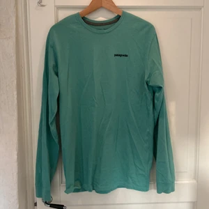 Patagonia långärmad T-shirt - Longsleeve från Patagonia i storlek M, Recycled. Använd ett fåtal gånger. Passar Regular