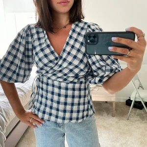 Gina Tricot Topp - En rutig knyttopp från Gina Tricot i storlek 38❤️‍🔥 köparen står för frakt 