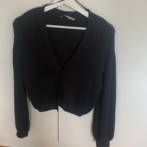 Kofta - Säljer en likadan i beige båda för 120