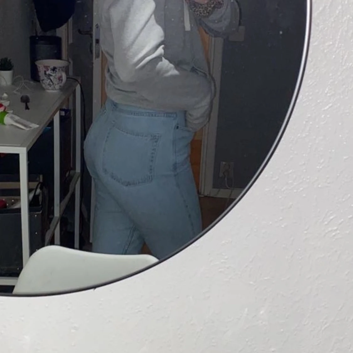 Blå weekday jeans med slits  - 90