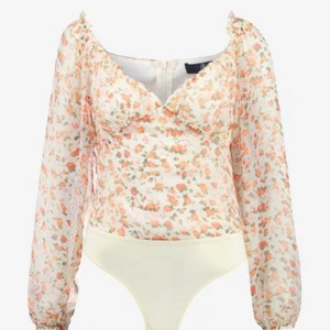 Fin body - Fint skick, som ny. Säljer ut massor, som är köpt från Zalando. En del har prislapp kvar annat är dock använt någon gång. ALLT ska bort, skriv gärna bud. Säg till om du måste ha bild på något, men allt ser exakt ut som bild