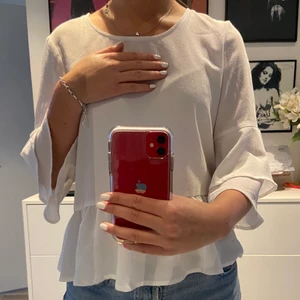 Blus - Vit blus i bra kvalite. Köpare står för frakt!