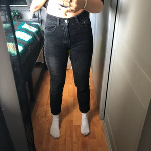 Manchester byxor - Lite små på mig så mom jeans på nån som är något mindre