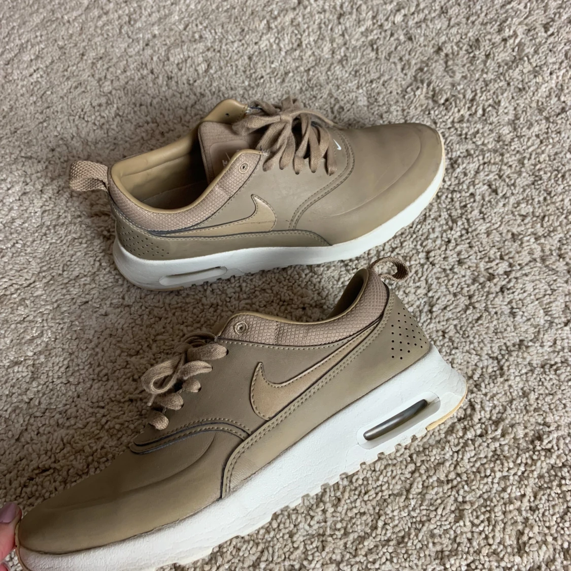Nike beige 