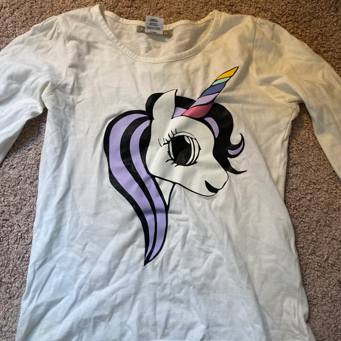 Vit tröja med en unicorn med! 