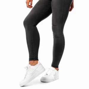 FITJEANS - Helt nya jeans från svenska märket FITJEANS (storlek S), tajta, tvättade gråa jeans som är otroligt stretchiga och sköna. Man får otroligt fina konturer i dem. Köpta för 900kr