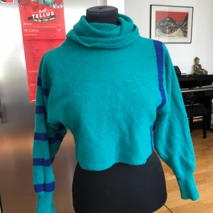 Asymmetrisk tröja - Croppad asymmetrisk tröja! 