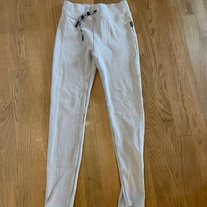 Stronger - Helt nya aldrig använt. Sköna i materialet och väldigt mjuka 