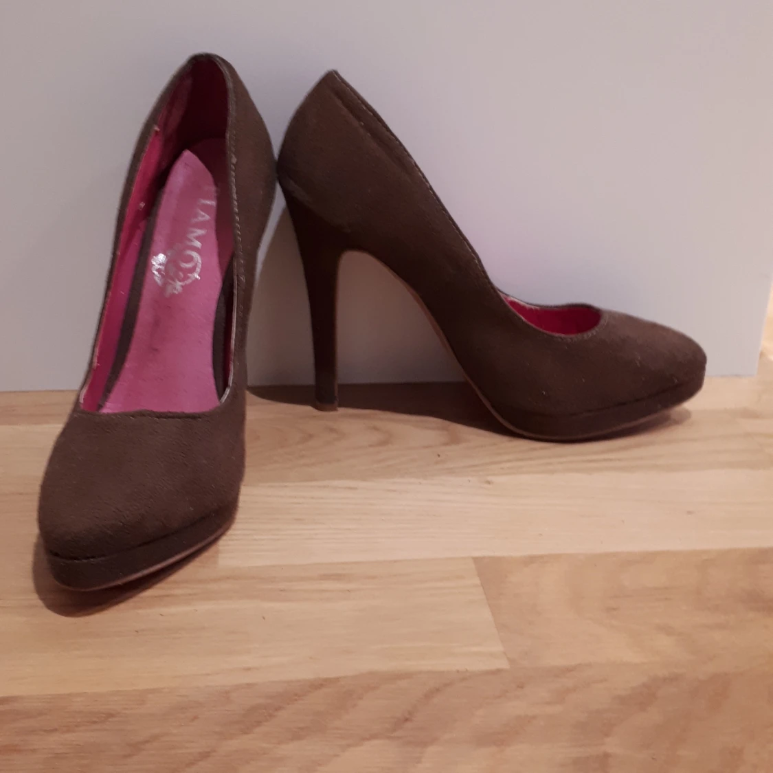Bruna högklackade skor storlek 37