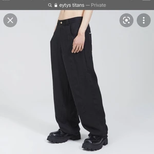 Eytys titans  - Eytys titan byxor sitter fint jag är 189 sitter perfekt på mig kanske lite korta, längd 34