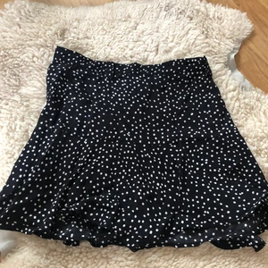 Kjol  - Jättefin kjol från zara förra året! Knappt använd, storlek M men passar mer än XS-S.❤️