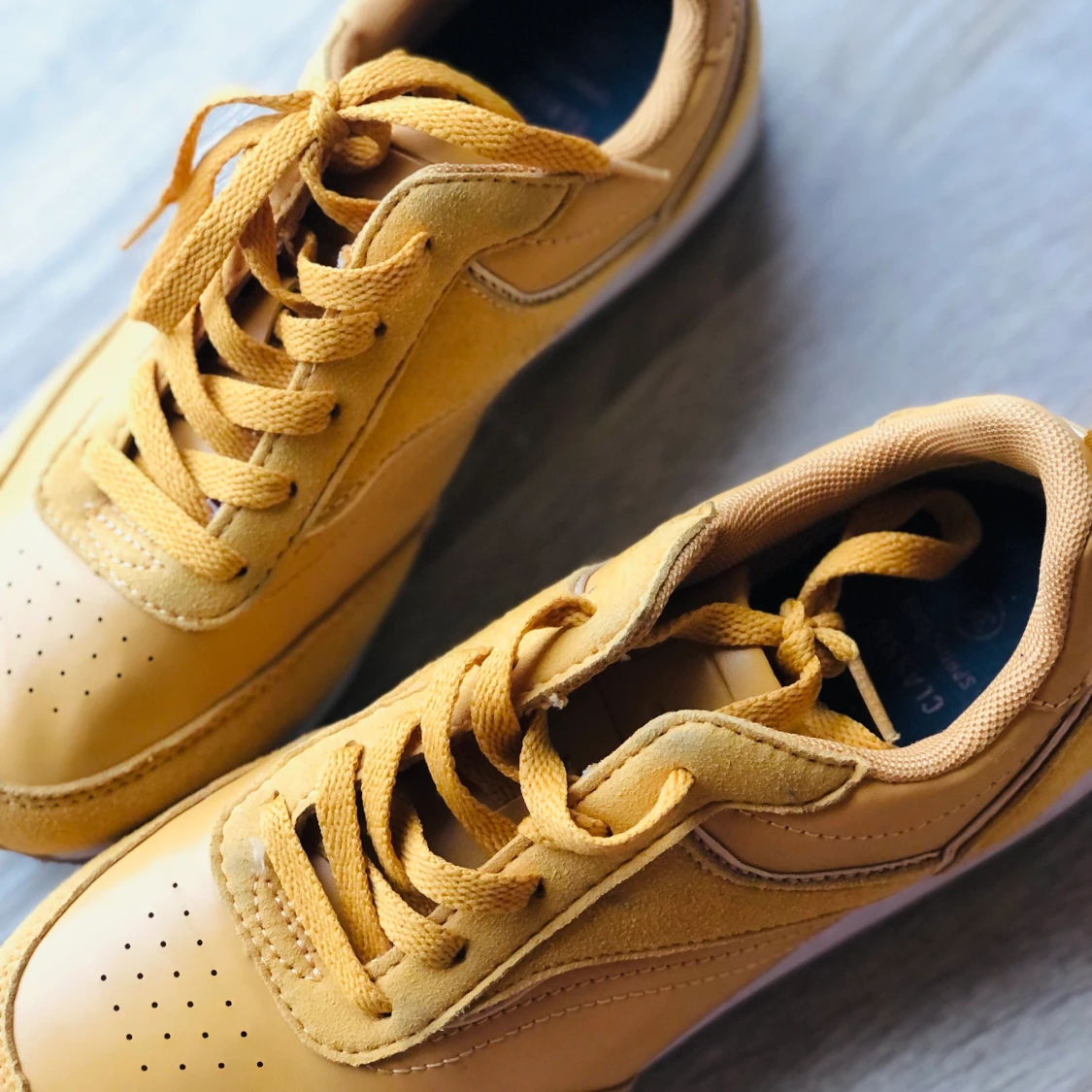 GULA SNEAKERS storlek 36 - 90