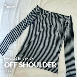 Off shoulder tröja - Off shoulder tröja i mycket fina skick från h&m i storlek medium, 30kr🥰