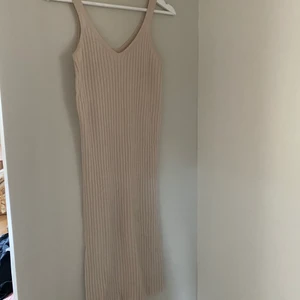 Klänning - ✨ frakt inräknat i priset