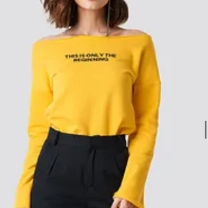 Gul off the shoulder tröja  - NA-KD tröja