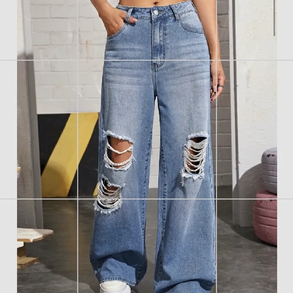 Sååå fina jeans som tyvärr är för små för mig. Strl är L men jag skulle säga att de är mer som en strl M. Jeansen är aldrig använda. Finns även möjlighet att få flera bilder ifall man vill det:) . Jeans & Byxor.