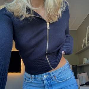 Så snygg och trendig stickad zip-hoodie från Zara! Sparsamt använd och INTE nopprig! 💘💘