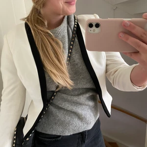 Kavaj - Jätte snygg slutsåld kavaj som passar till allt💕