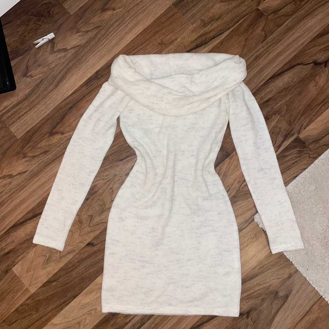 Stickad off shoulder klänning 