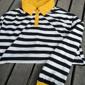 Randig skjorta med gul krage  - Randig skjorta med gul krage säljes då den är för stor för mig, helt ny, köpt ifrån shein