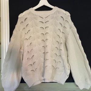 Stickad tröja strl S - Vit stickad tröja