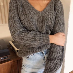 Gosig stickad tröja! - Mörkgrå stickad tröja från lager157, storlek S. Sparsamt använd och fint skick. 