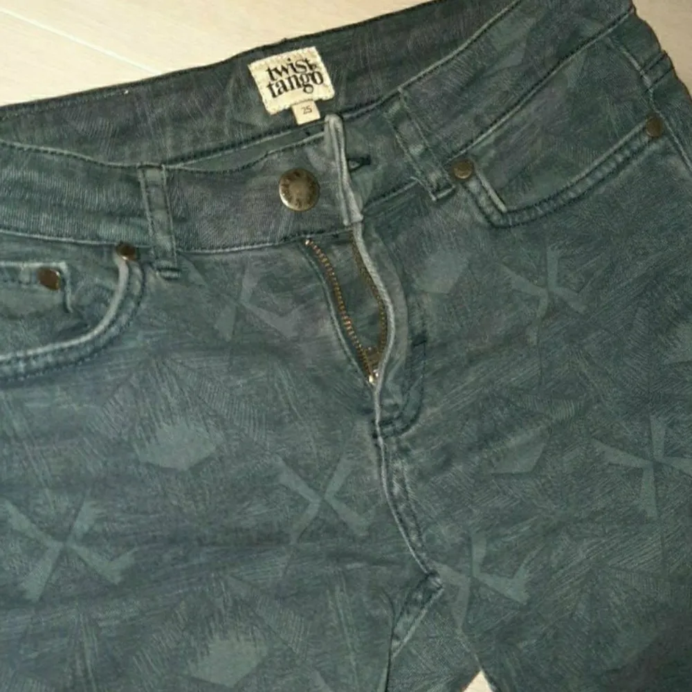 Coola mönstrade jeans från twist and tango i strl 25 i väldigt fint skick ❤. Jeans & Byxor.