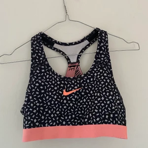 Sport topp - Sporttopp från Nike. Toppenskick!