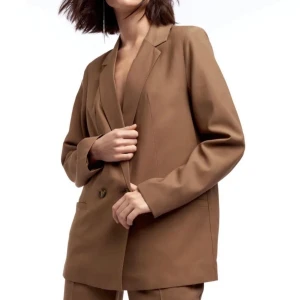 Kavaj/blazer - Superfin & populär oversized blazer ifrån ginatricot, använd en gång. Storlek 40 köparen står för frakten 